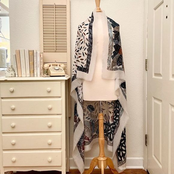 Oversized Square Lightweight Blanket Scarf, Artsy Floral Print, NWT, 53”… - Picture 5 of 14